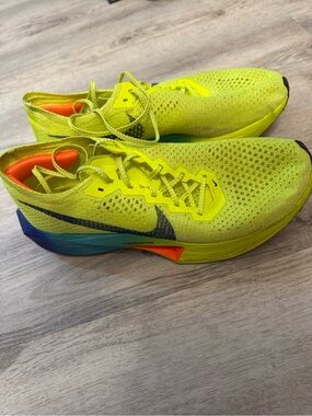 NIKE ZOOMX VAPORFLY NEXT% 3 - Women’s Size 10.5